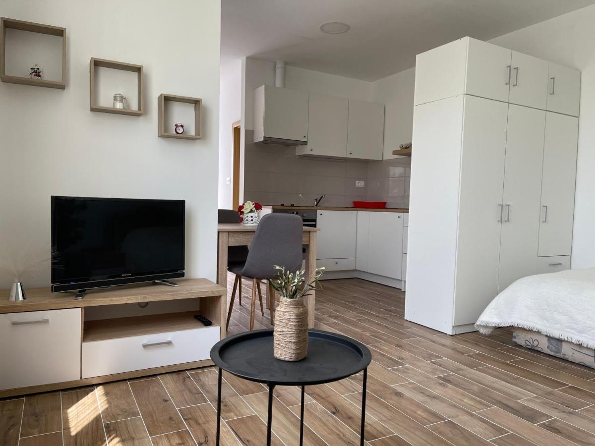 דירות Apartman Solin 2, Parking מראה חיצוני תמונה