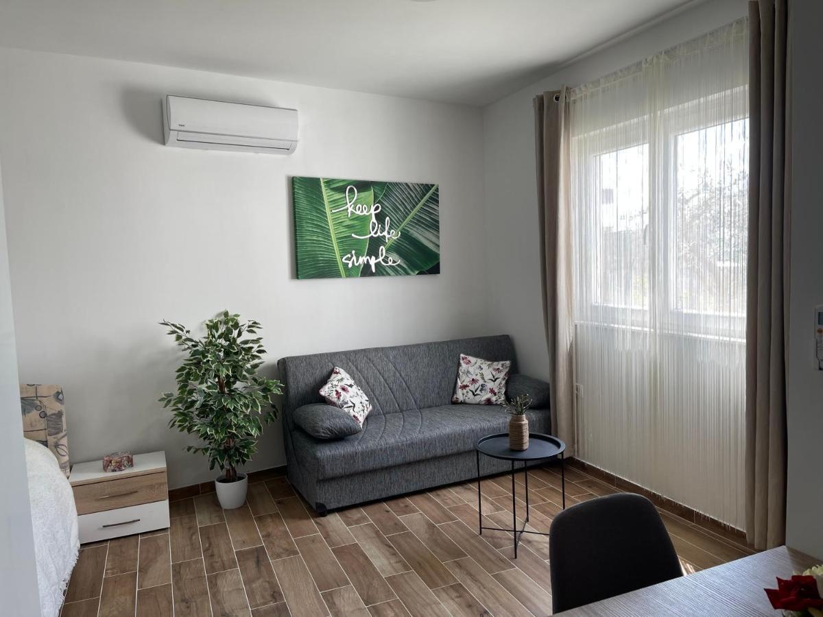 דירות Apartman Solin 2, Parking מראה חיצוני תמונה