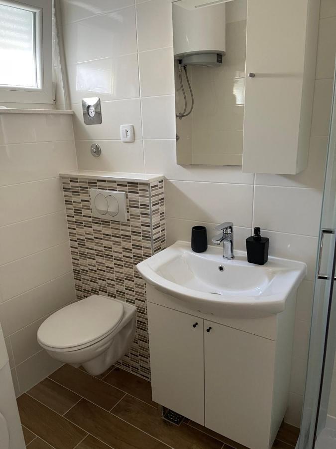 דירות Apartman Solin 2, Parking מראה חיצוני תמונה