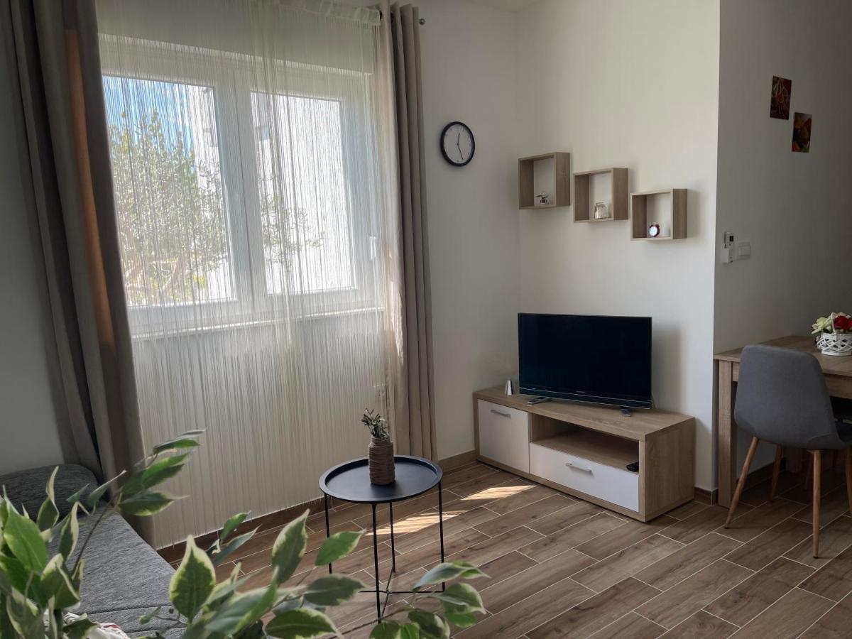 דירות Apartman Solin 2, Parking מראה חיצוני תמונה