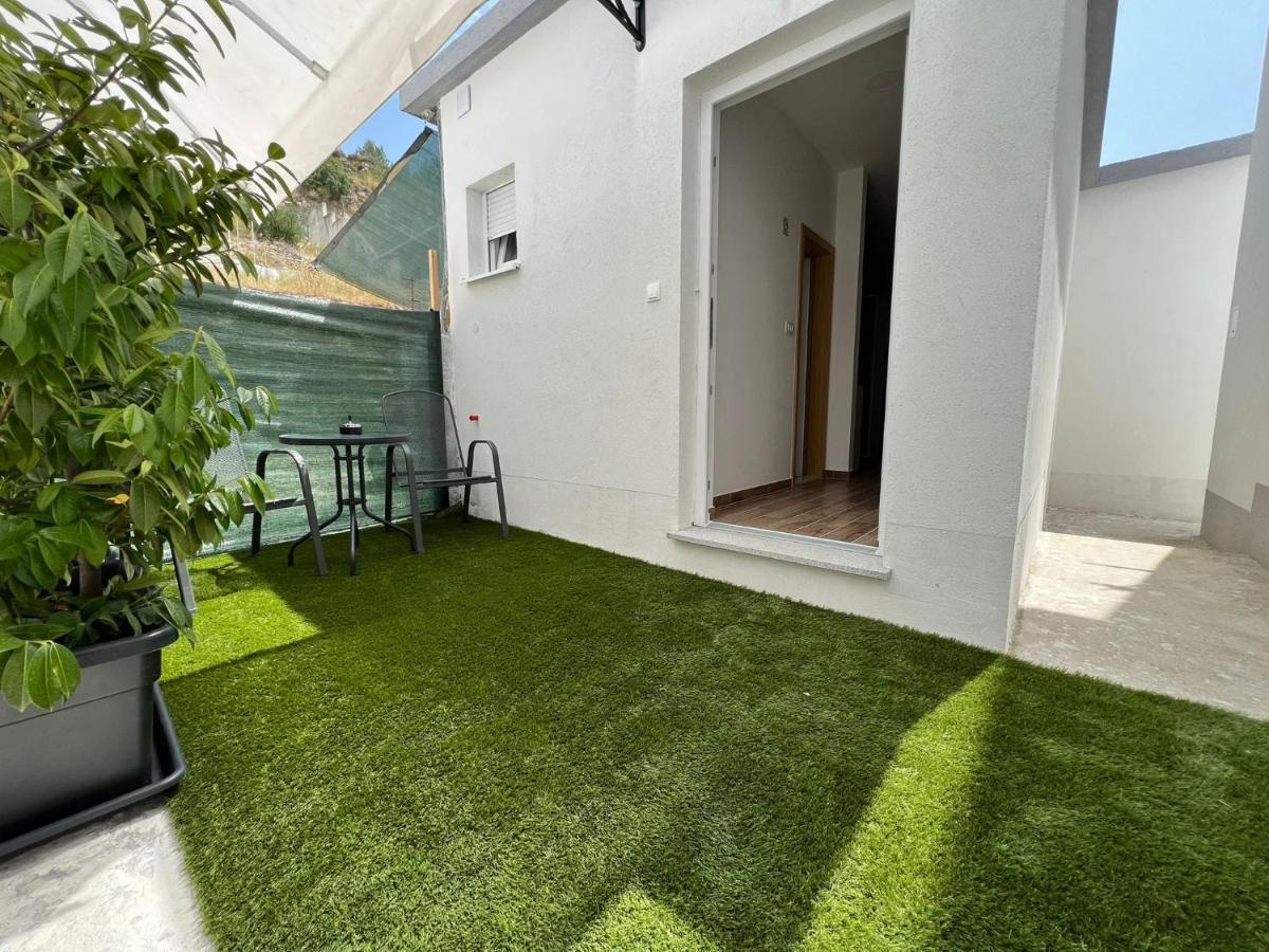 דירות Apartman Solin 2, Parking מראה חיצוני תמונה
