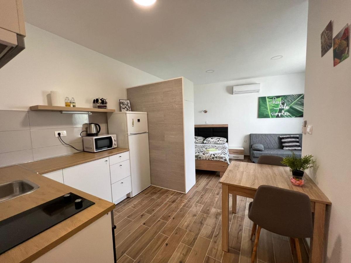 דירות Apartman Solin 2, Parking מראה חיצוני תמונה